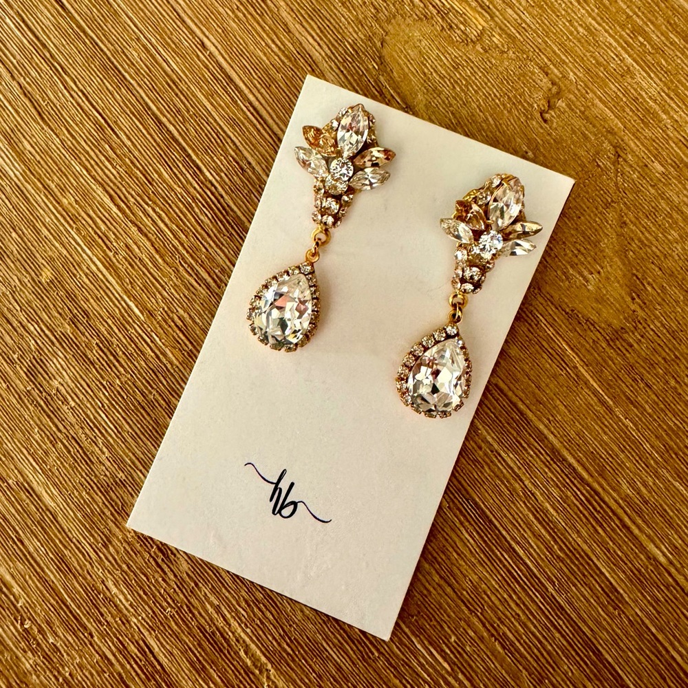 Swarovski Crystal
Chandelier Earrings - Never Worn!!